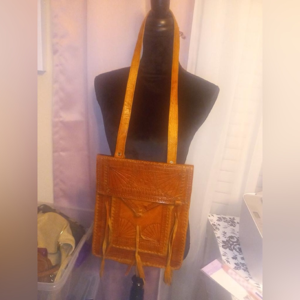 Leather shoulder bag